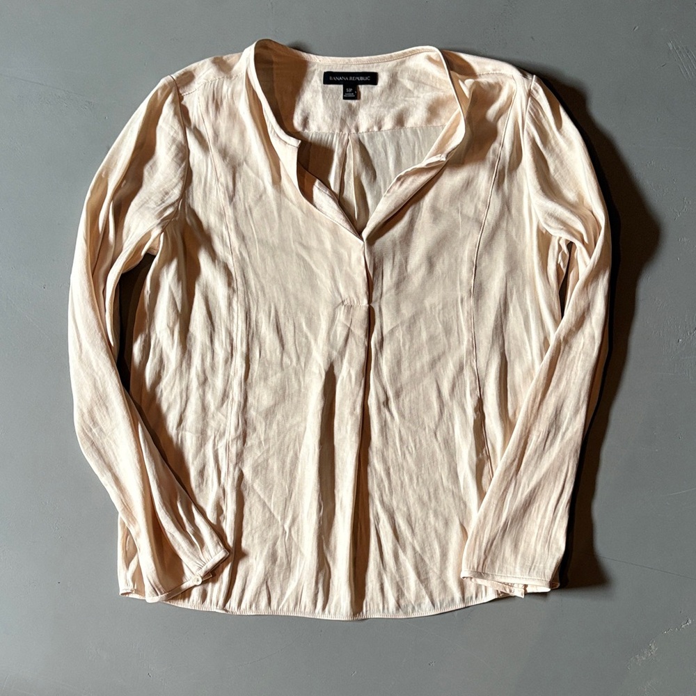 Banana Republic Light Cream Long-Sleeve V-Neck Blouse